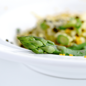 assiette -gastronomique-asperge-vete